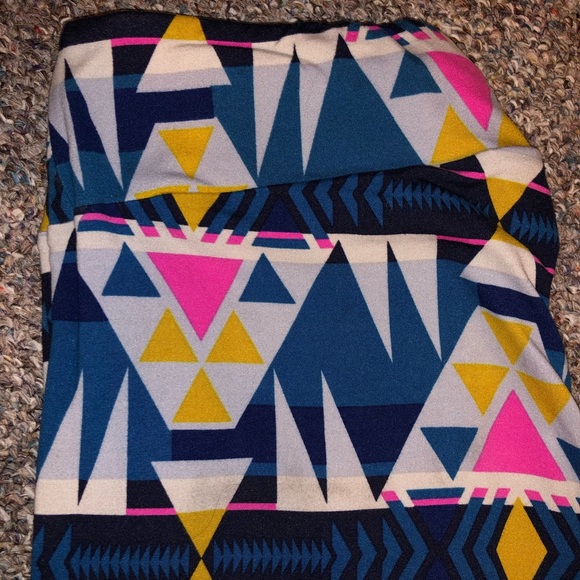Set of Two Lularoe Tall and Curvy Leggings - Picture 2 of 8
